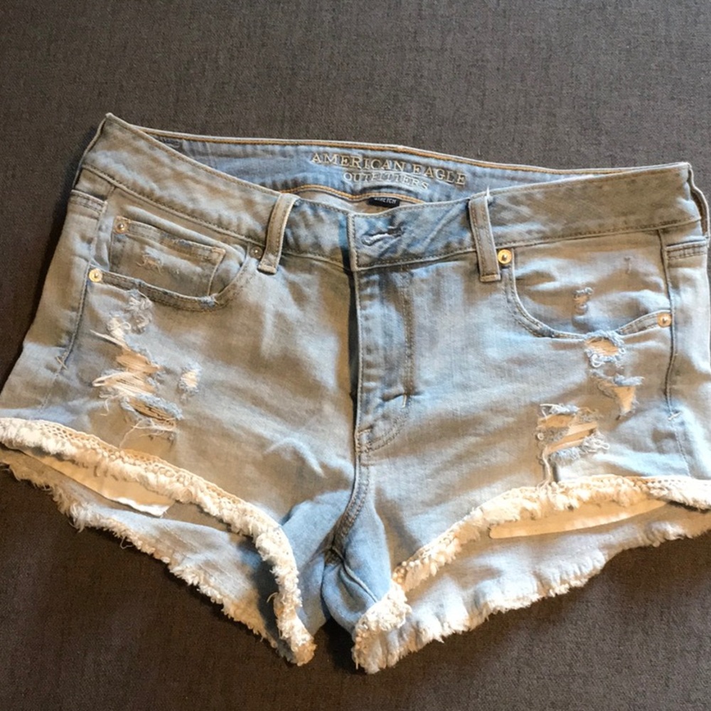 Light wash laced jean shorts